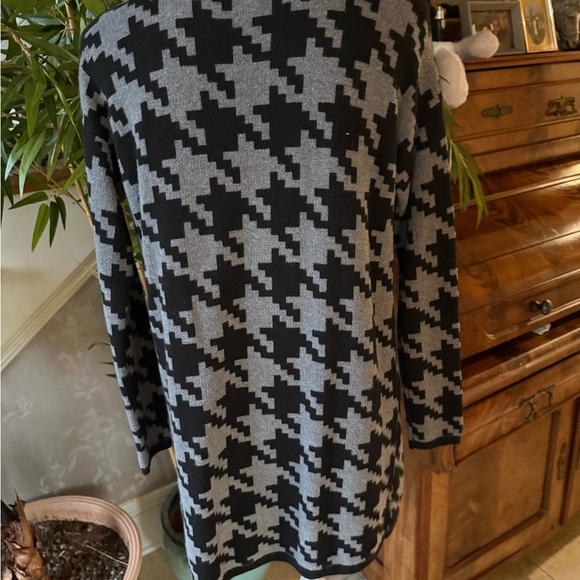 Ann Taylor ladies, long sleeve cardigan excellent condition small dry cleaned - Picture 7 of 11